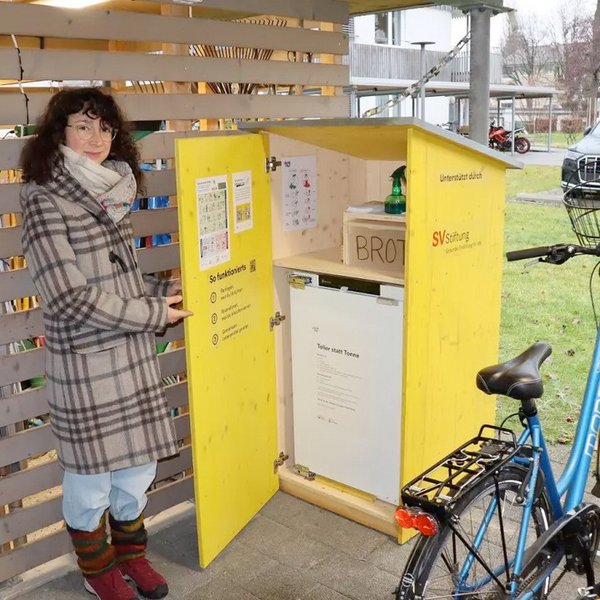 Seit Anfang Jahr betreut Astrid Mühlemann mit einem Team einen öffentlichen Kühlschrank in Burgdorf. Dieser ist beim...